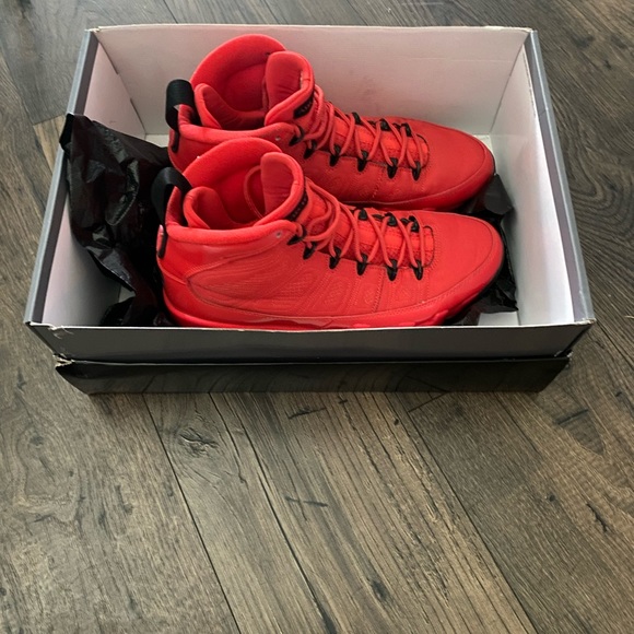 Jordan’s Men Air Jordan 9 Retro “Chili Reds” Size 9.5 - Picture 4 of 6